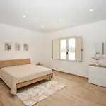 Stunning Home In Comiso * Comiso