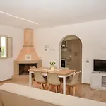 Stunning Home In Comiso Feriehus