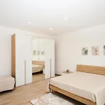 Stunning Home In Comiso Ferienhaus *