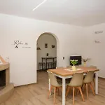 Stunning Home In Comiso *
