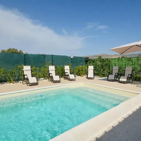 Tatil Evi Stunning Home In Comiso