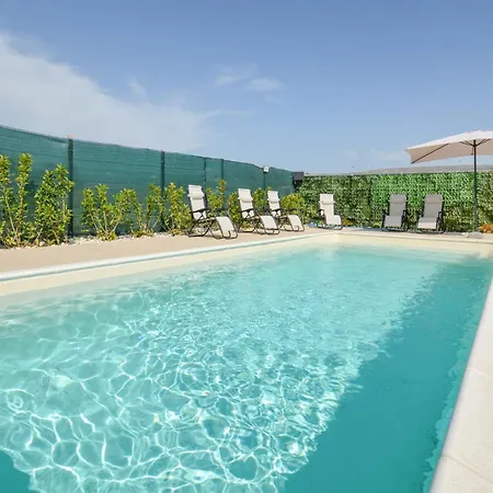 Feriehus Stunning Home In Comiso *