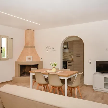 Stunning Home In Comiso Casa vacanze
