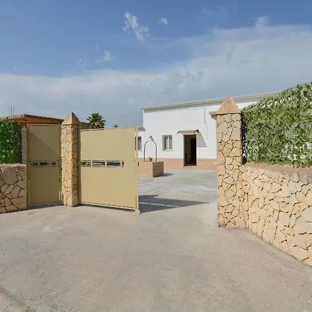 2 Bedroom Lovely In Holiday home Comiso