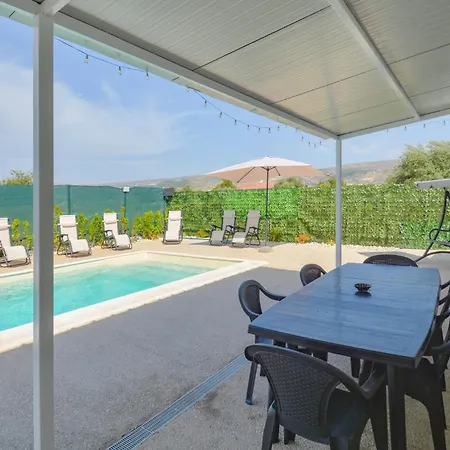 Ferienhaus Stunning Home In Comiso