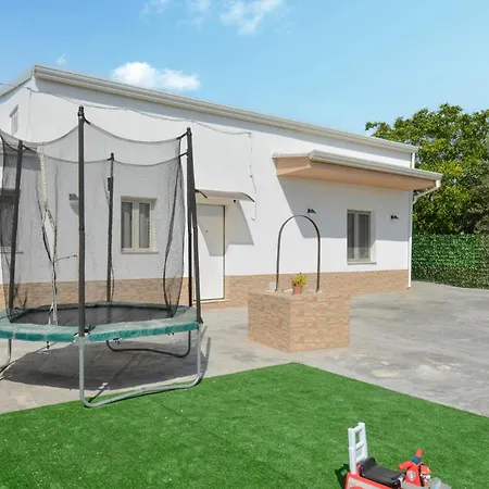 Holiday home 2 Bedroom Lovely In Comiso