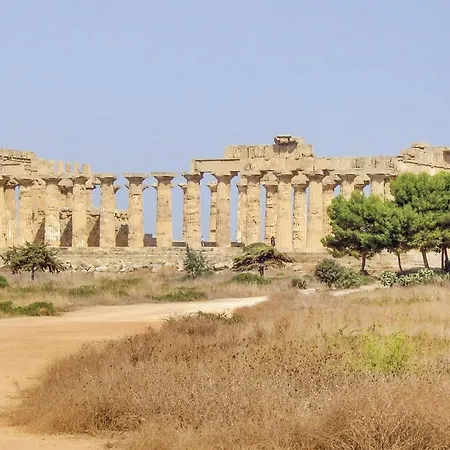 2 Bedroom Lovely In Comiso