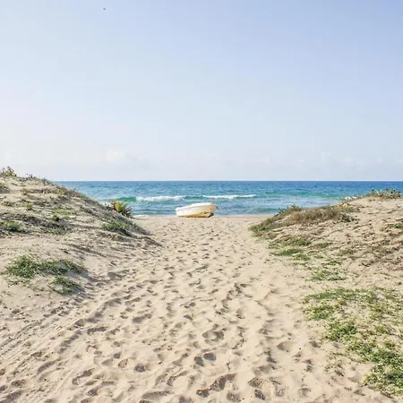 2 Bedroom Lovely In Comiso